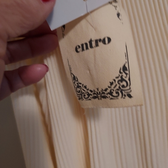 Entro med blouse LS NWT cold shoulders - Picture 10 of 14